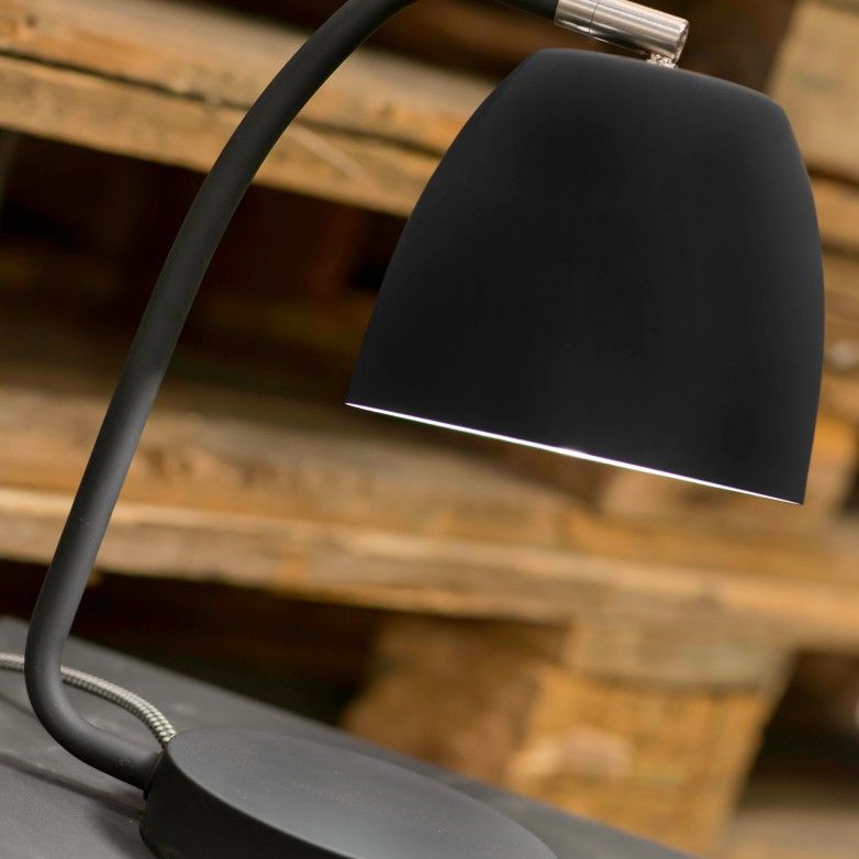 BLACK NEWPORT TABLE LAMP
