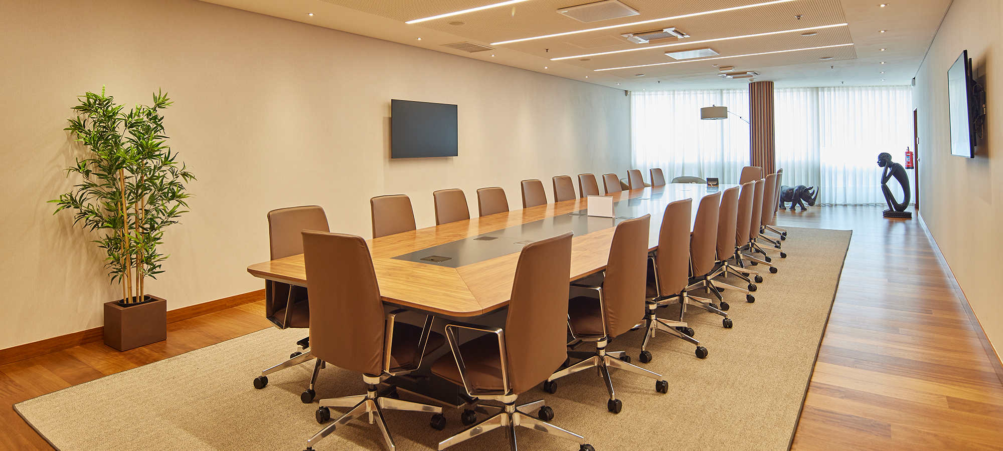TGV Interiores - Corporate project in Luanda - Standard Bank